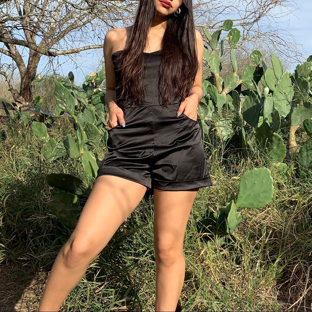 🐧Forever 21 silk romper🐧